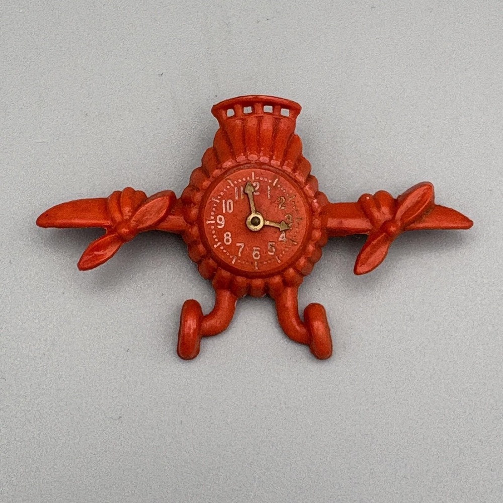 WWII US Military Red Orange Celluloid Aviator Wing Sweetheart VICTORY Brooch Pin